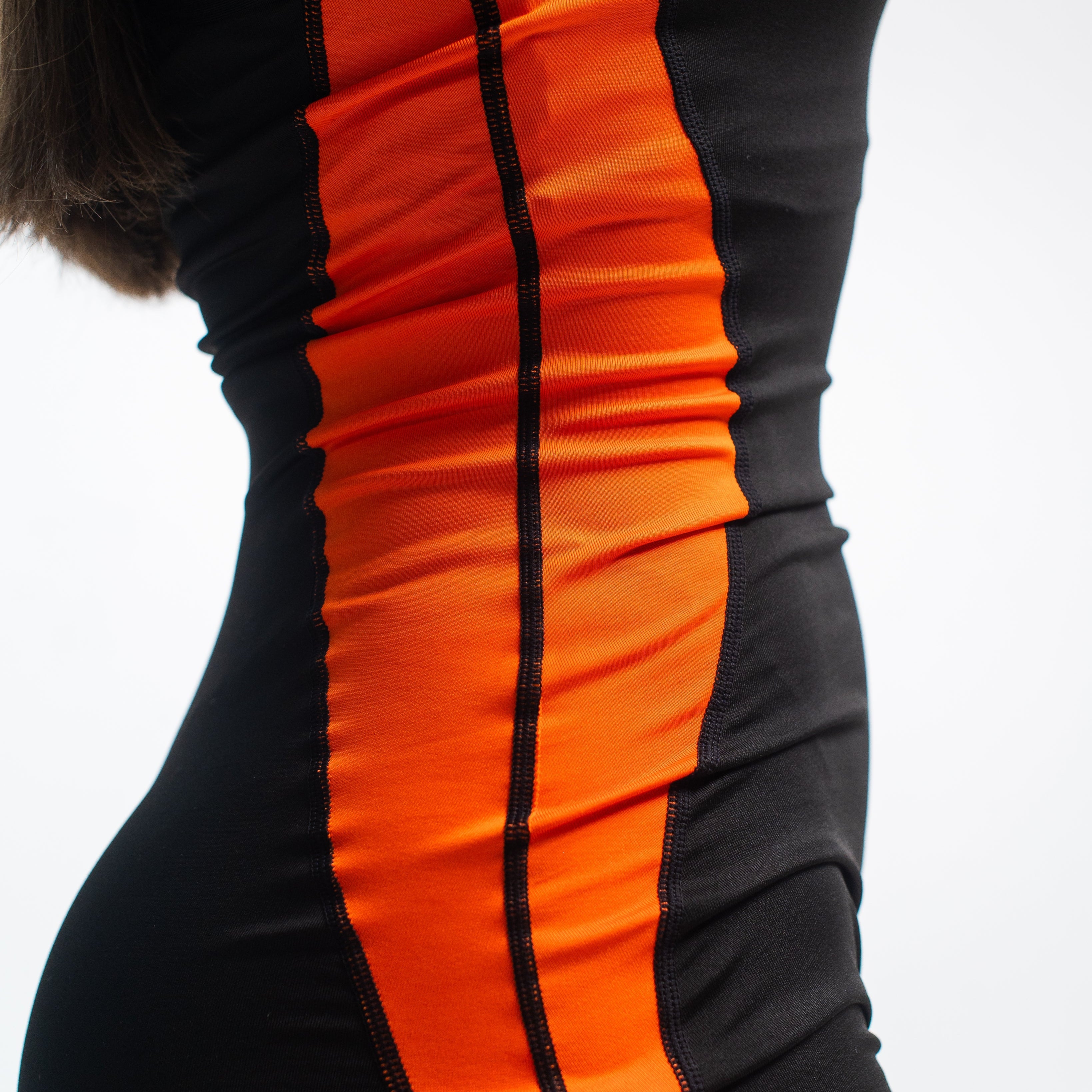 A7 IPF Approved Blaze Luno singlet features extra lat mobility, side panel stitching to guide the squat depth level and curved panel design for a slimming look. The Women's cut singlet features a tapered waist and additional quad room. The IPF Approved Kit includes A7 Singlet, A7 Meet Shirt, A7 Zebra Wrist Wraps, A7 Deadlift Socks, Hourglass Knee Sleeves (Stiff Knee Sleeves and Rigor Mortis Knee Sleeves). Genouillères powerlifting shipping to France, Spain, Ireland, Germany, Italy, Sweden and EU. 