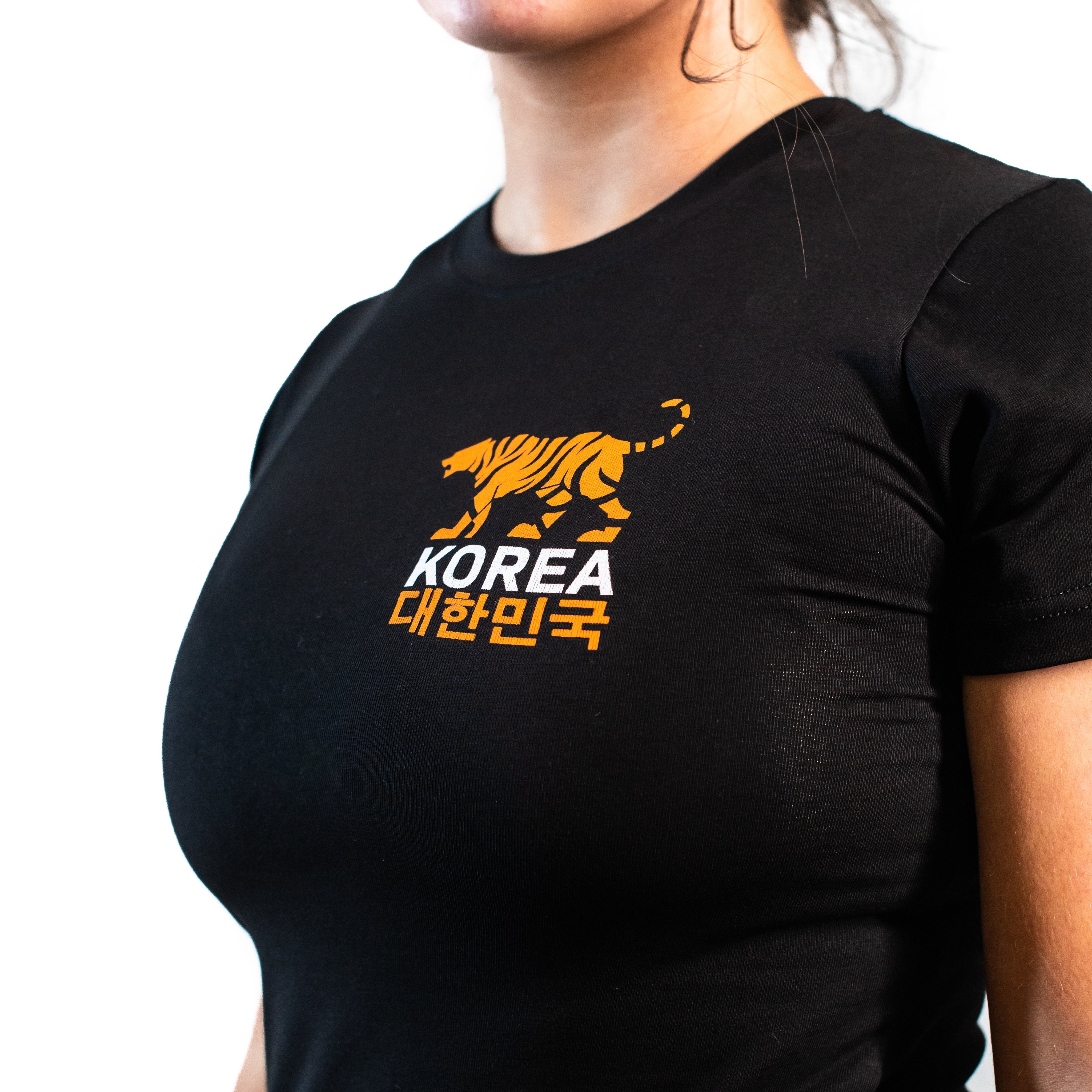Korea Bar Grip T-shirt, great as a squat shirt. Purchase Korea Bar Grip tshirt UK from A7 UK or A7 Europe. No more chalk and no more sliding. Best Bar Grip Tshirts, shipping to UK and Europe from A7 UK or A7 Europe. The best Powerlifting apparel for all your workouts. Available in UK and Europe including France, Italy, Germany, Sweden and Poland