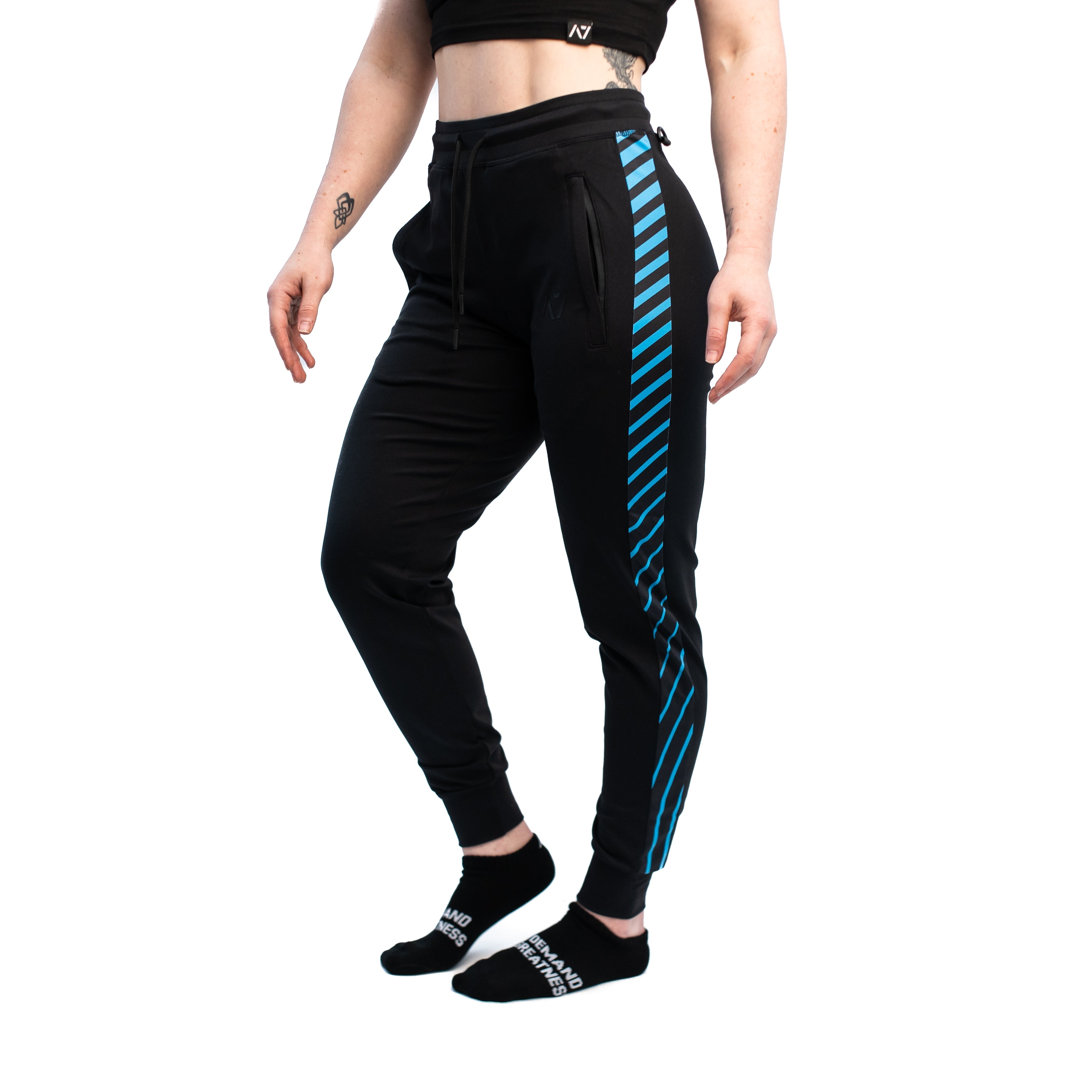A7 Ripple Defy joggers are just as comfortable in the gym as they are going out. These are made with premium moisture-wicking 4-way-stretch material for greater range of motion. These are a great fit for both men and women and offer deep zippered pockets and tapered leg design. Purchase Ripple Defy Joggers from A7 UK shipping to UK or A7 Europe shipping to EU.