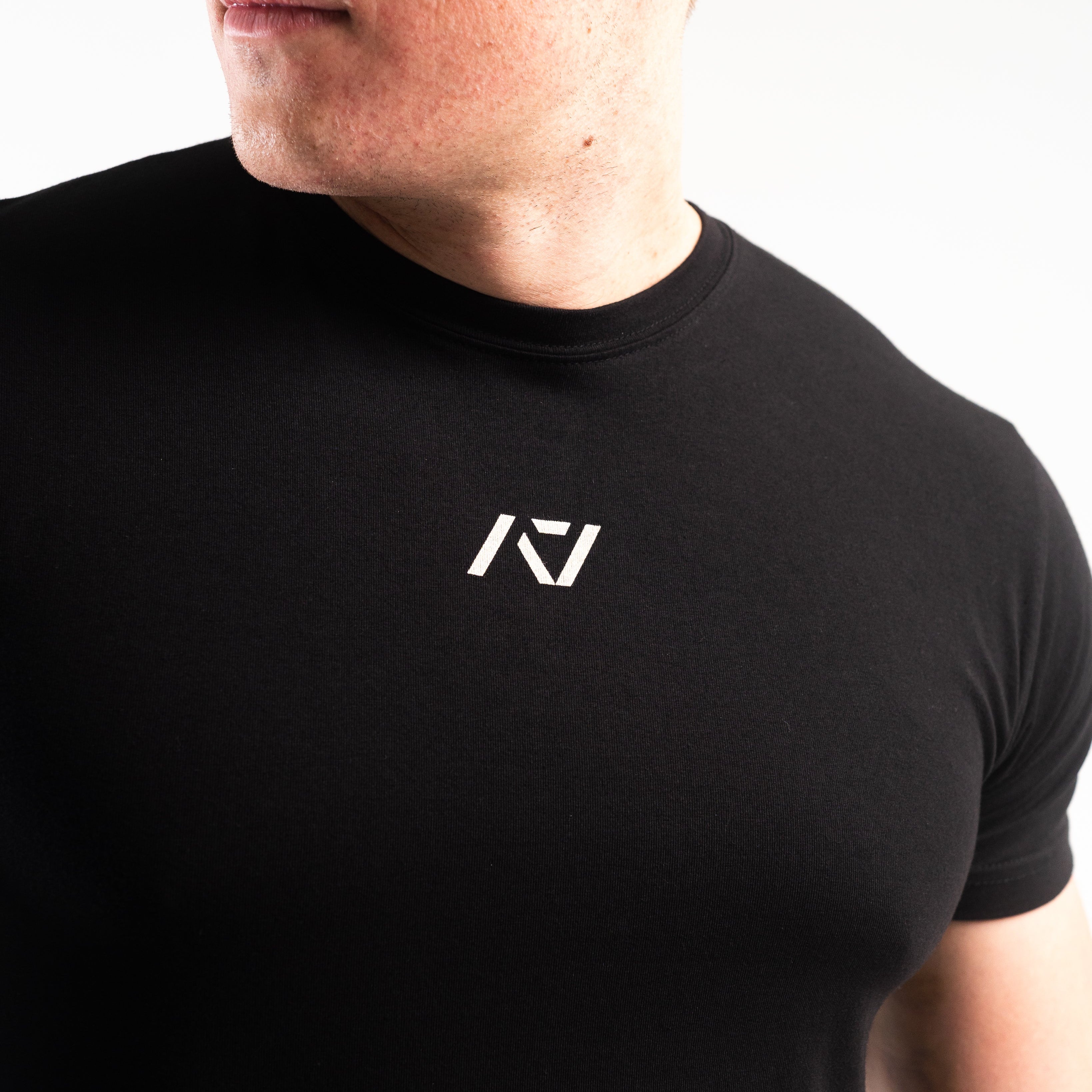 Stealth is our classic black on black shirt design. With the Stealth shirt you can be noticed, yet still, be able to be subtle. With the Stealth Bar Grip Shirt you can be noticed, yet still, be able to be subtle. The A7 silicone bar grip helps with slippery commercial benches and bars and anchors the barbell to your back. Genouillères powerlifting shipping to France, Spain, Ireland, Germany, Italy, Sweden and EU.