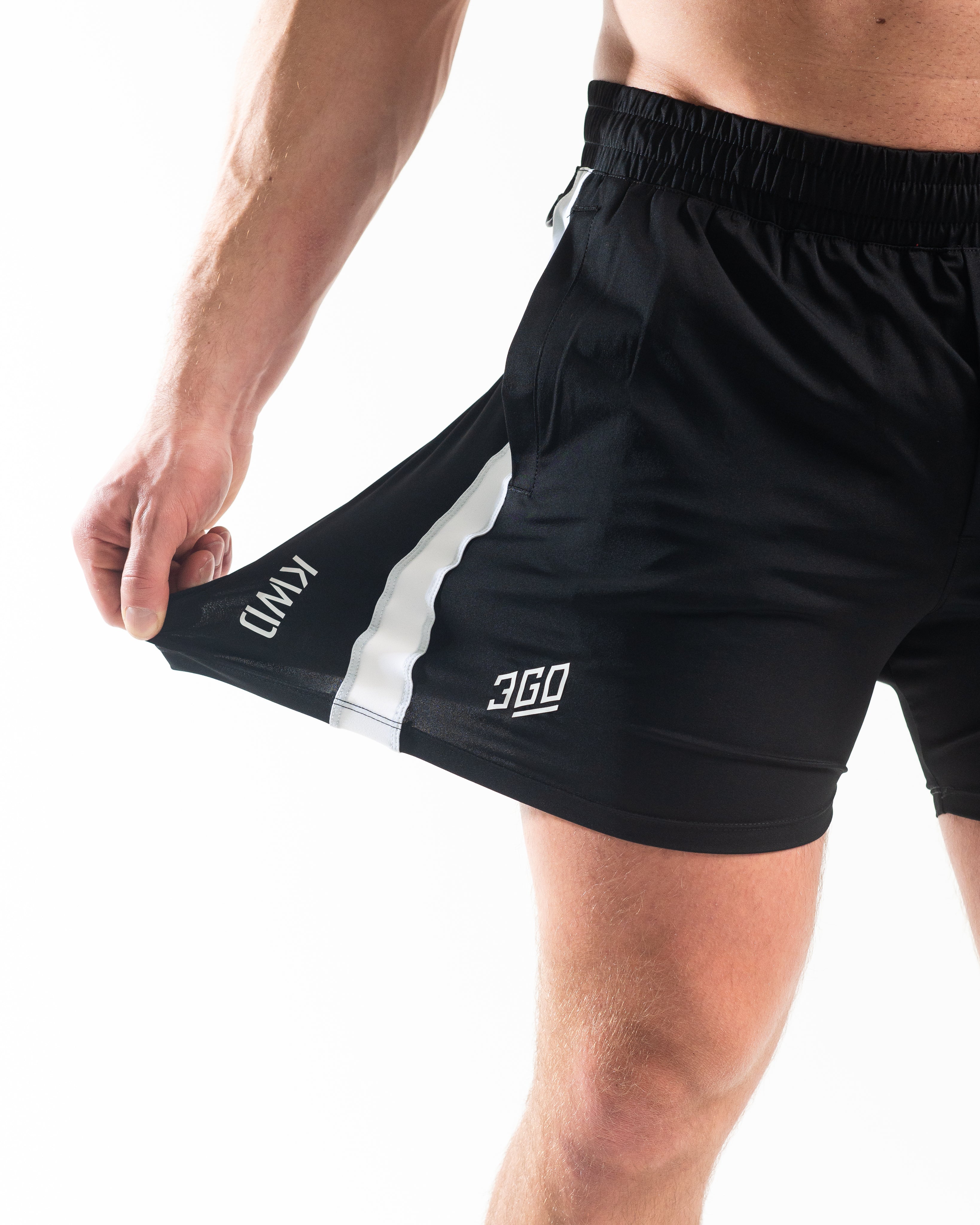 360GO was created to provide the flexibility for all movements in your training while offering comfort. These shorts offer 360 degrees of stretch in all angles and allow you to remain comfortable without limiting any movement in both training and life environments. Designed with a wide drawstring to easily adjust your waist without slipping. Purchase 360GO Domino Squat Shorts from A7 Europe. Genouillères powerlifting shipping to France, Spain, Ireland, Germany, Italy, Sweden and EU.