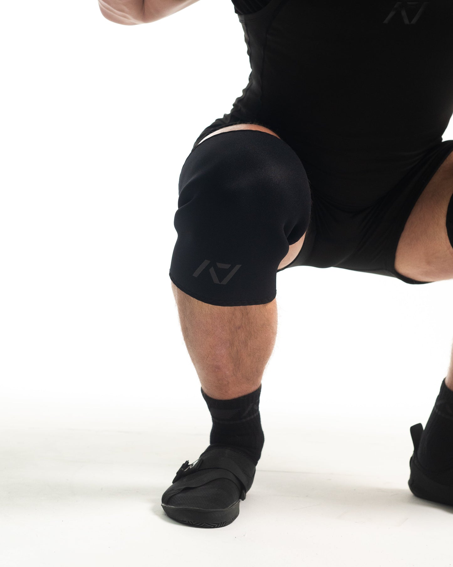 Stiff Hourglass Knee Sleeves - IPF Approved - Stealth