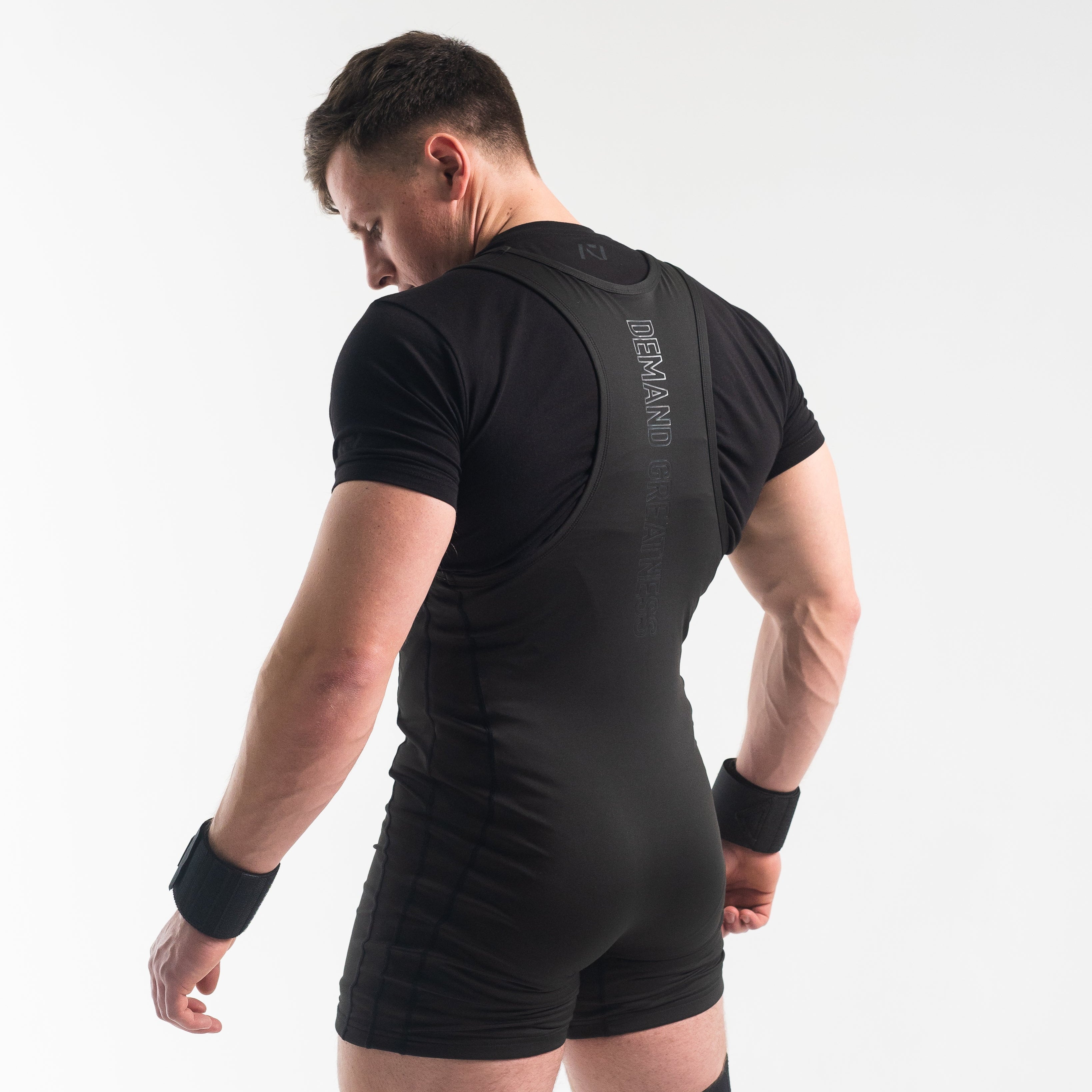 A7 IPF Approved Stealth Luno singlet features extra lat mobility, side panel stitching to guide the squat depth level and curved panel design for a slimming look. The Women's cut singlet features a tapered waist and additional quad room. The IPF Approved Kit includes Powerlifting Singlet, A7 Meet Shirt, A7 Zebra Wrist Wraps, Deadlift Socks, Hourglass Knee Sleeves (Stiff Knee Sleeves and Rigor Mortis Knee Sleeves). Genouillères powerlifting shipping to France, Spain, Ireland, Germany, Italy, Sweden and EU. 