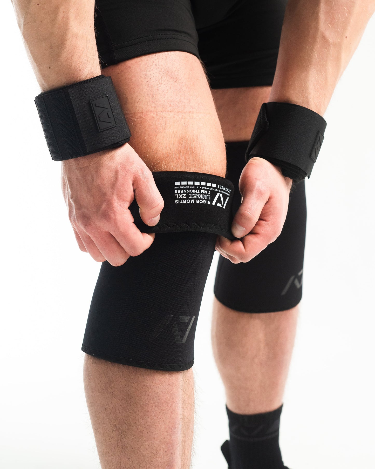 Stiff Hourglass Knee Sleeves - IPF Approved - Stealth