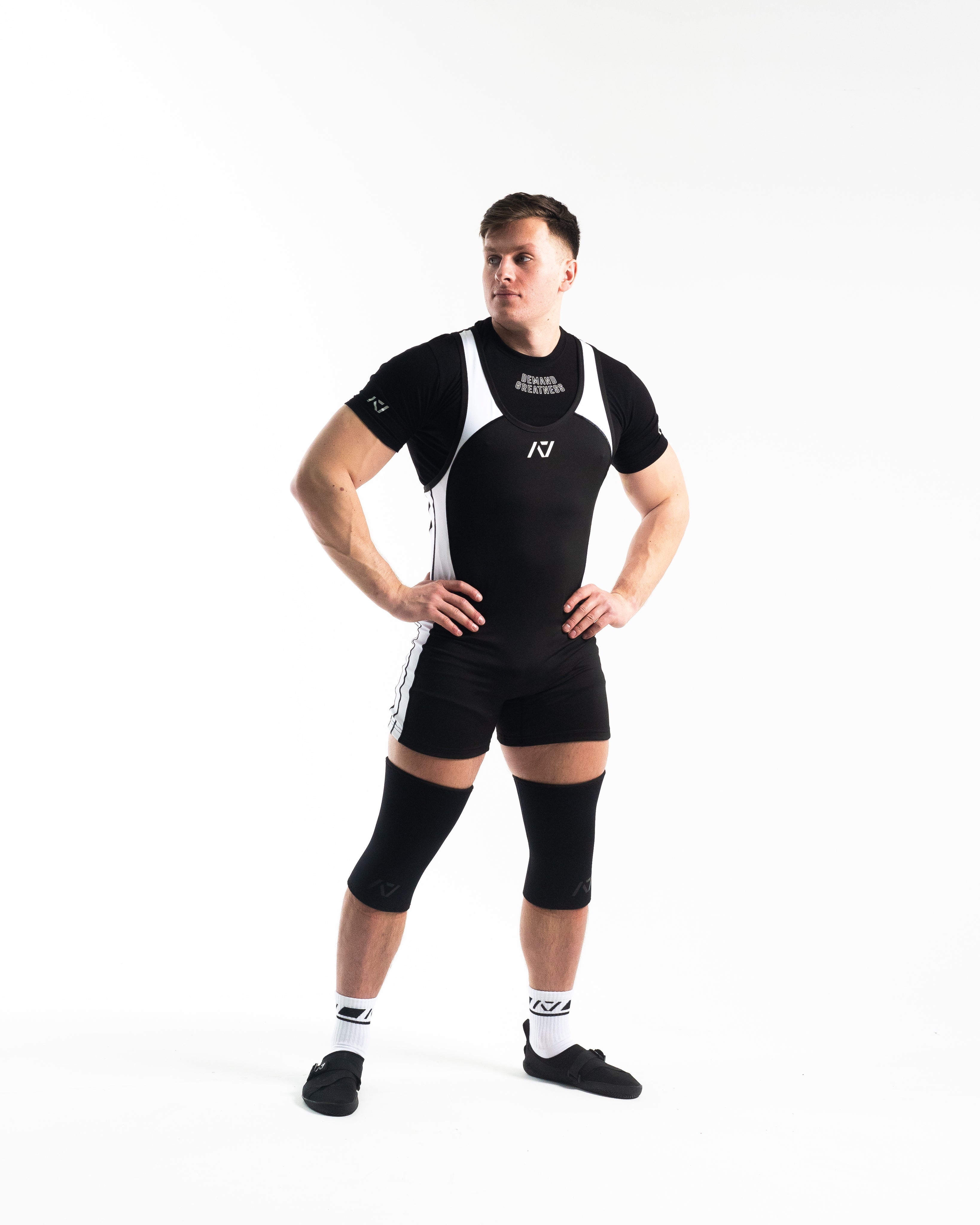 A7 IPF Approved Domino Luno singlet features extra lat mobility, side panel stitching to guide the squat depth level and curved panel design for a slimming look. The Women's cut singlet features a tapered waist and additional quad room. The IPF Approved Kit includes Powerlifting Singlet, A7 Meet Shirt, A7 Zebra Wrist Wraps, A7 Deadlift Socks, Hourglass Knee Sleeves (Stiff Knee Sleeves and Rigor Mortis Knee Sleeves). Genouillères powerlifting shipping to France, Spain, Ireland, Germany, Italy, Sweden and EU.
