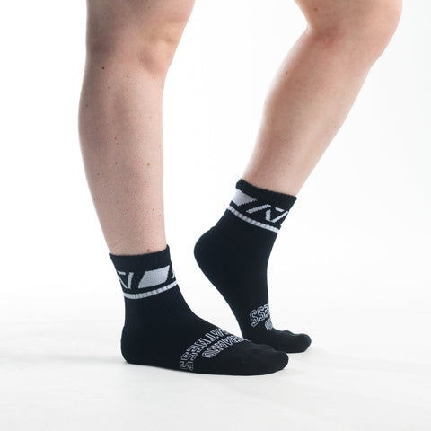 A7 Domino Crew socks showcase gold logos and let your energy show on the platform, in your training or while out and about. The IPF Approved Stealth Meet Kit includes Powerlifting Singlet, A7 Meet Shirt, A7 Zebra Wrist Wraps, A7 Deadlift Socks, Hourglass Knee Sleeves (Stiff Knee Sleeves and Rigor Mortis Knee Sleeves). Genouillères powerlifting shipping to France, Spain, Ireland, Germany, Italy, Sweden and EU.
