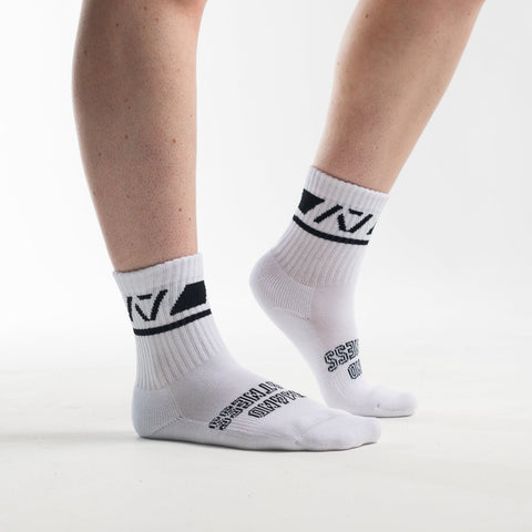 A7 Domino Crew socks showcase gold logos and let your energy show on the platform, in your training or while out and about. The IPF Approved Stealth Meet Kit includes Powerlifting Singlet, A7 Meet Shirt, A7 Zebra Wrist Wraps, A7 Deadlift Socks, Hourglass Knee Sleeves (Stiff Knee Sleeves and Rigor Mortis Knee Sleeves). Genouillères powerlifting shipping to France, Spain, Ireland, Germany, Italy, Sweden and EU.