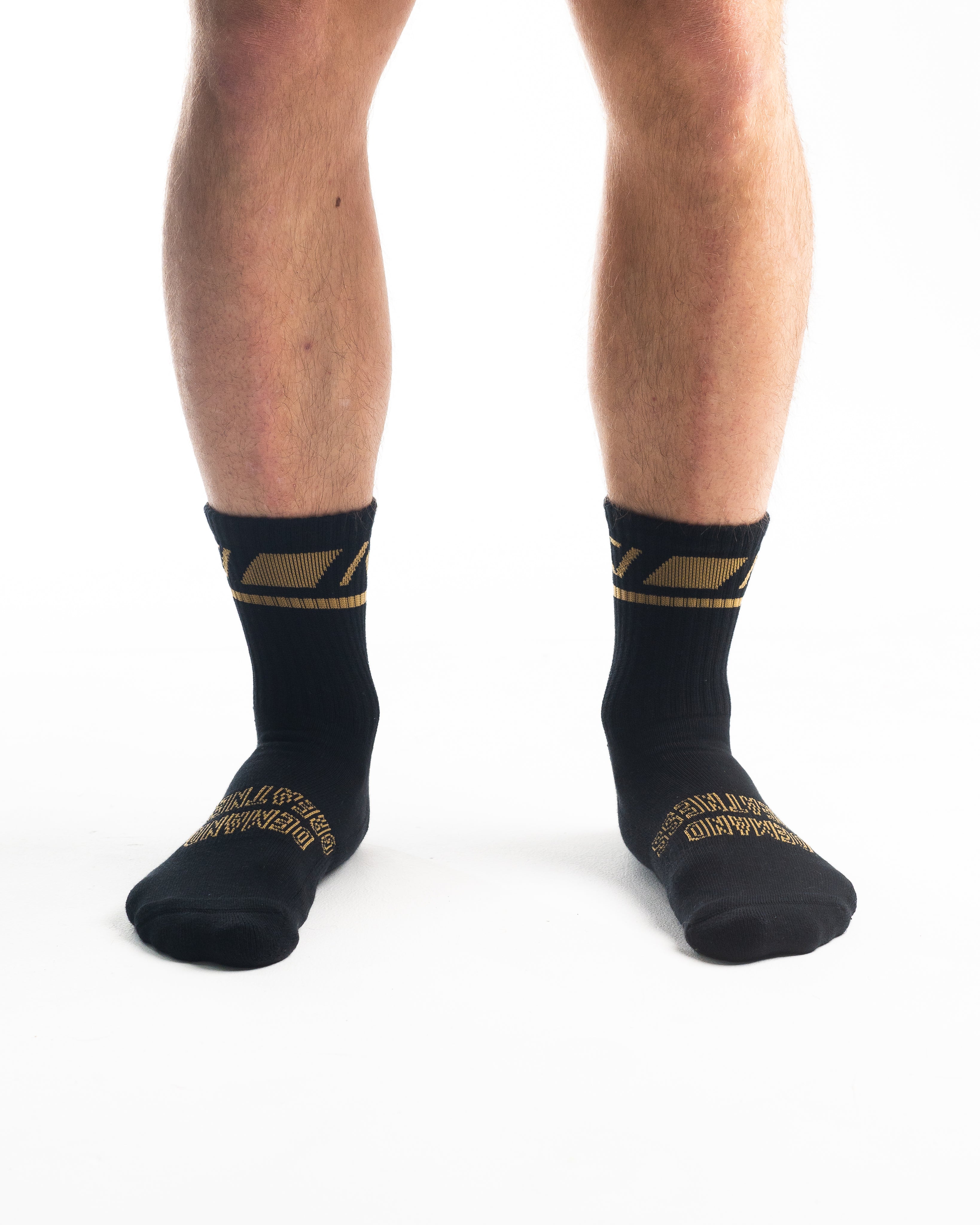 A7 Gold Standard Crew socks showcase gold logos and let your energy show on the platform, in your training or while out and about. The IPF Approved Gold Standard Meet Kit includes Powerlifting Singlet, A7 Meet Shirt, A7 Zebra Wrist Wraps, A7 Deadlift Socks, Hourglass Knee Sleeves (Stiff Knee Sleeves and Rigor Mortis Knee Sleeves). Genouillères powerlifting shipping to France, Spain, Ireland, Germany, Italy, Sweden and EU.