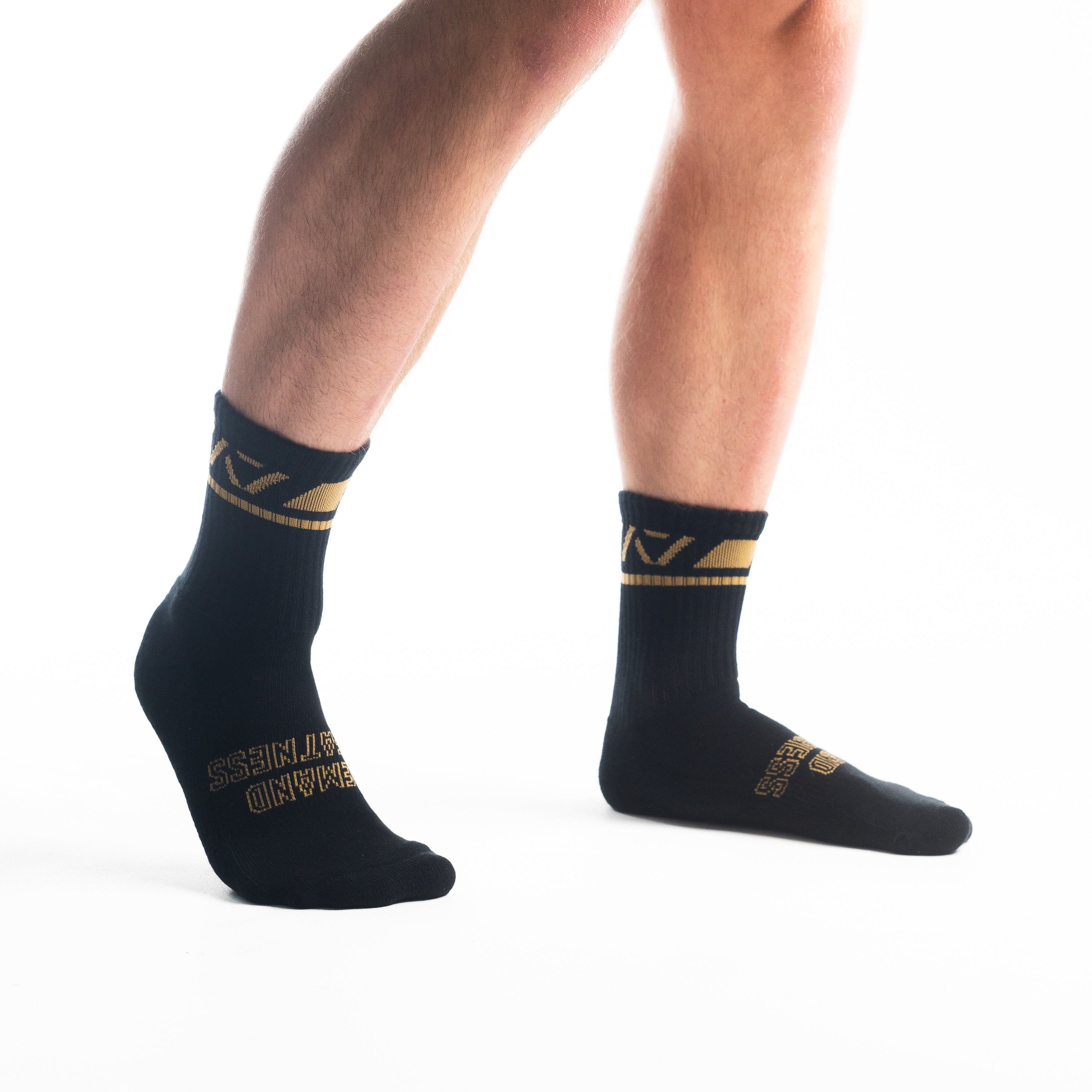 A7 Gold Standard Crew socks showcase gold logos and let your energy show on the platform, in your training or while out and about. The IPF Approved Gold Standard Meet Kit includes Powerlifting Singlet, A7 Meet Shirt, A7 Zebra Wrist Wraps, A7 Deadlift Socks, Hourglass Knee Sleeves (Stiff Knee Sleeves and Rigor Mortis Knee Sleeves). Genouillères powerlifting shipping to France, Spain, Ireland, Germany, Italy, Sweden and EU.