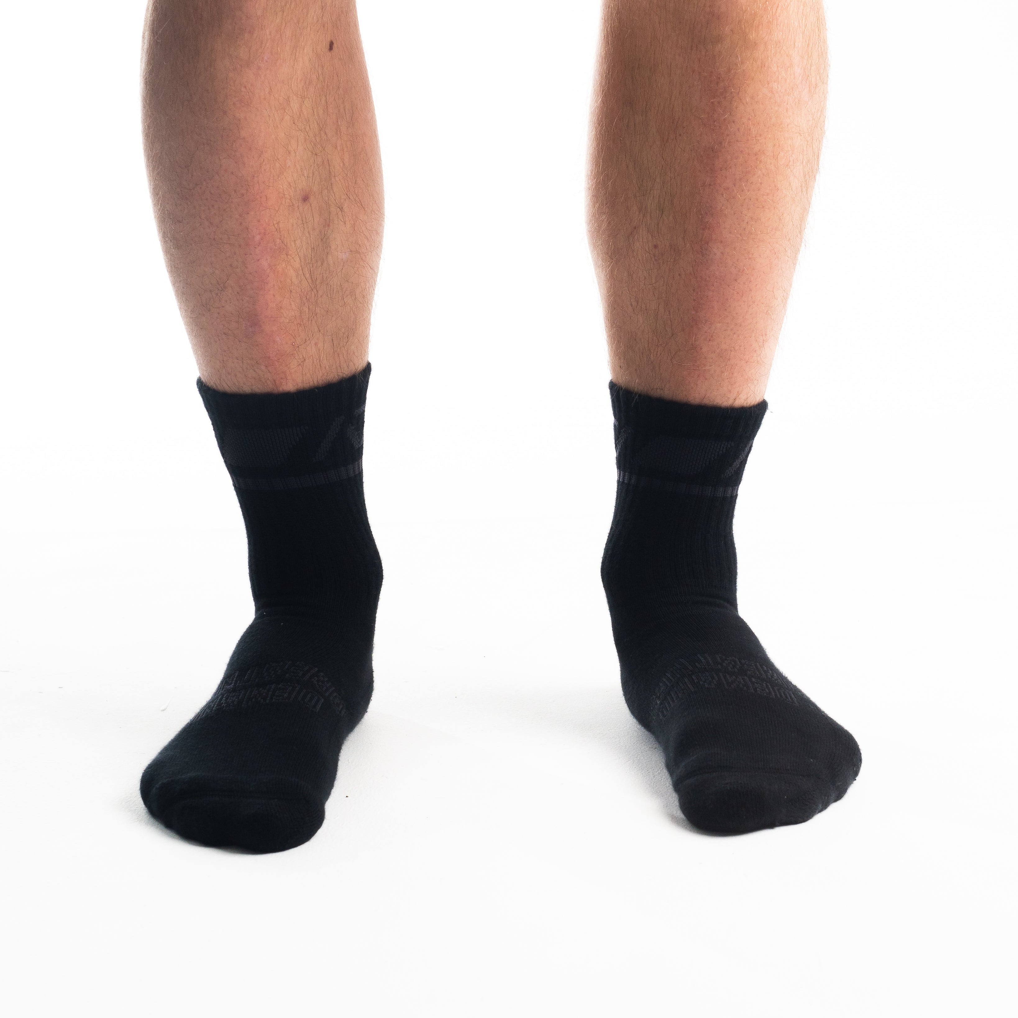 A7 Stealth Crew socks showcase gold logos and let your energy show on the platform, in your training or while out and about. The IPF Approved Stealth Meet Kit includes Powerlifting Singlet, A7 Meet Shirt, A7 Zebra Wrist Wraps, A7 Deadlift Socks, Hourglass Knee Sleeves (Stiff Knee Sleeves and Rigor Mortis Knee Sleeves). Genouillères powerlifting shipping to France, Spain, Ireland, Germany, Italy, Sweden and EU.
