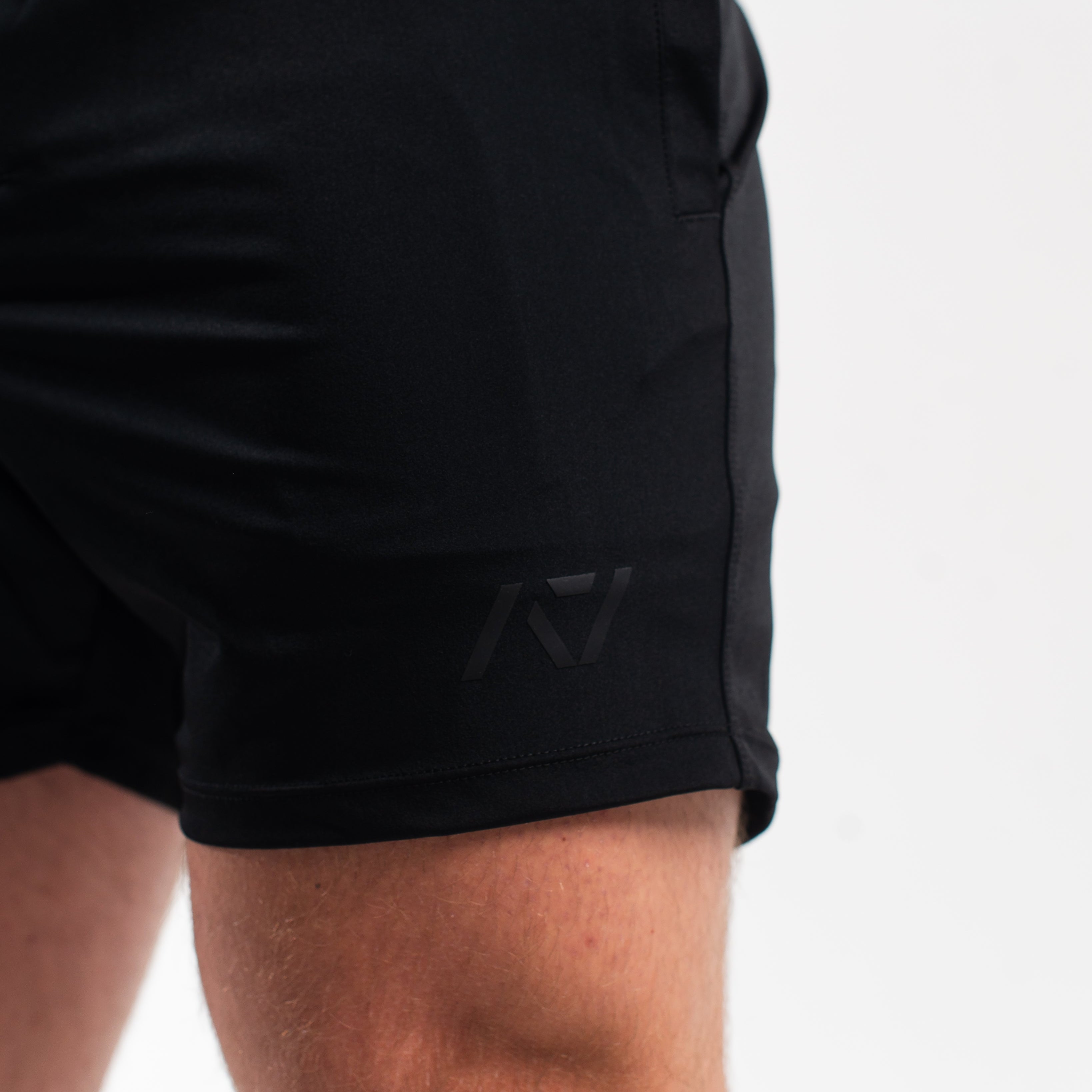 360GO was created to provide the flexibility for all movements in your training while offering comfort. These shorts offer 360 degrees of stretch in all angles and allow you to remain comfortable without limiting any movement in both training and life environments. Designed with a wide drawstring to easily adjust your waist without slipping. Purchase 360GO KWD Squat Shorts from A7 UK. Genouillères powerlifting shipping to France, Spain, Ireland, Germany, Italy, Sweden and EU. 