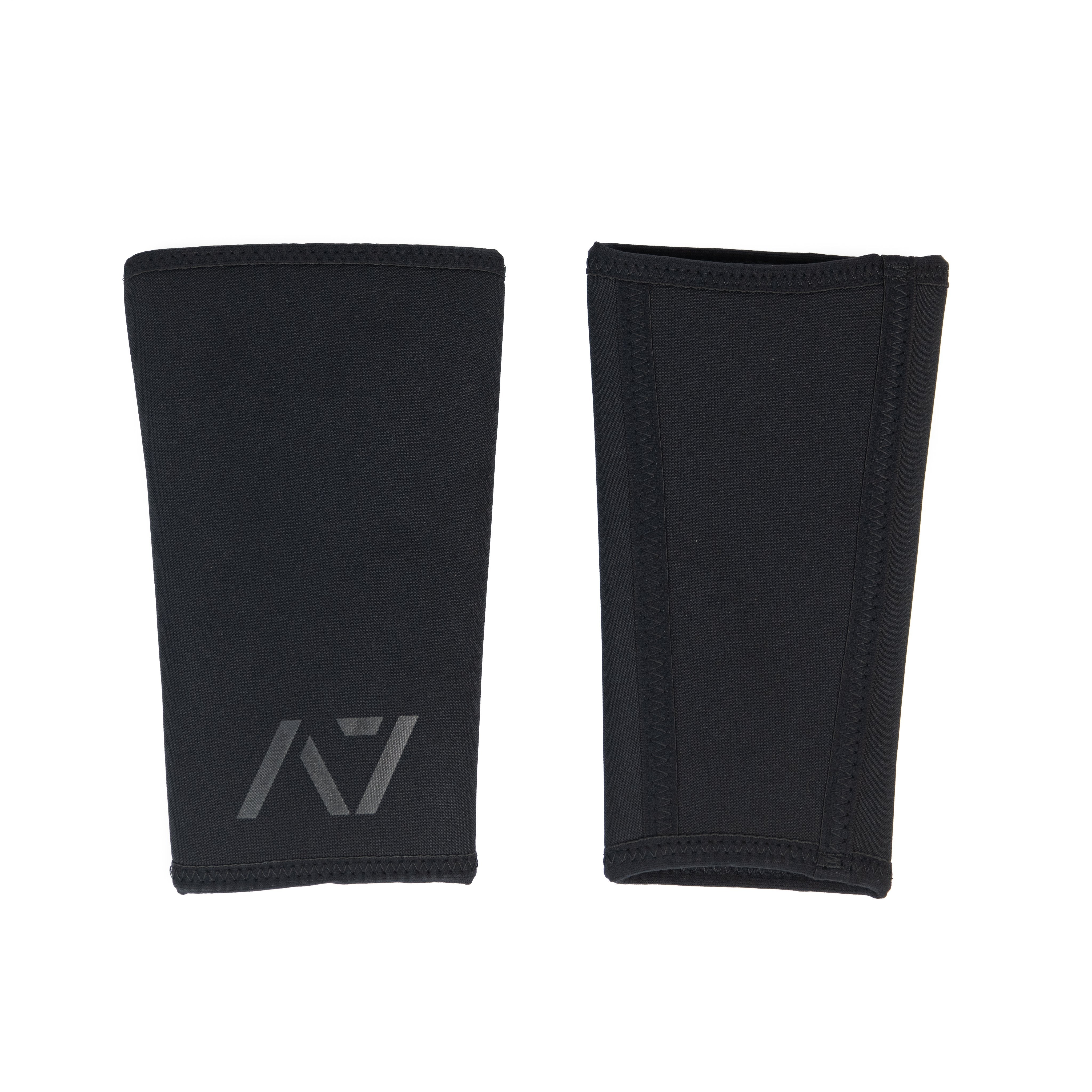 A7 Stealth Stiff knee sleeves are structured with a downward cut panel on the back of the quad and calf to ensure these have the ultimate compression at the knee joint. A7 CONE knee sleeves are IPF approved. Available in UK and Europe including France, Italy, Germany, Sweden and Poland.