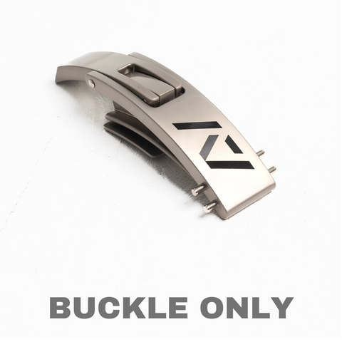 A7 IPF Approved Lever Belt features a black design with black leather, silver engraved buckle and debossed A7 logo on the leather. The new Pioneer Adjustable Lever, PAL, buckle allows you to quickly adjust the tightness of your belt for a perfect fit. The IPF Approved Kit includes Singlet, A7 Meet Shirt, A7 Zebra Wrist Wraps, A7 Deadlift Socks, Hourglass Knee Sleeves (Stiff Knee Sleeves and Rigor Mortis Knee Sleeves). Genouillères powerlifting shipping to France, Spain, Ireland, Germany, Italy and EU.