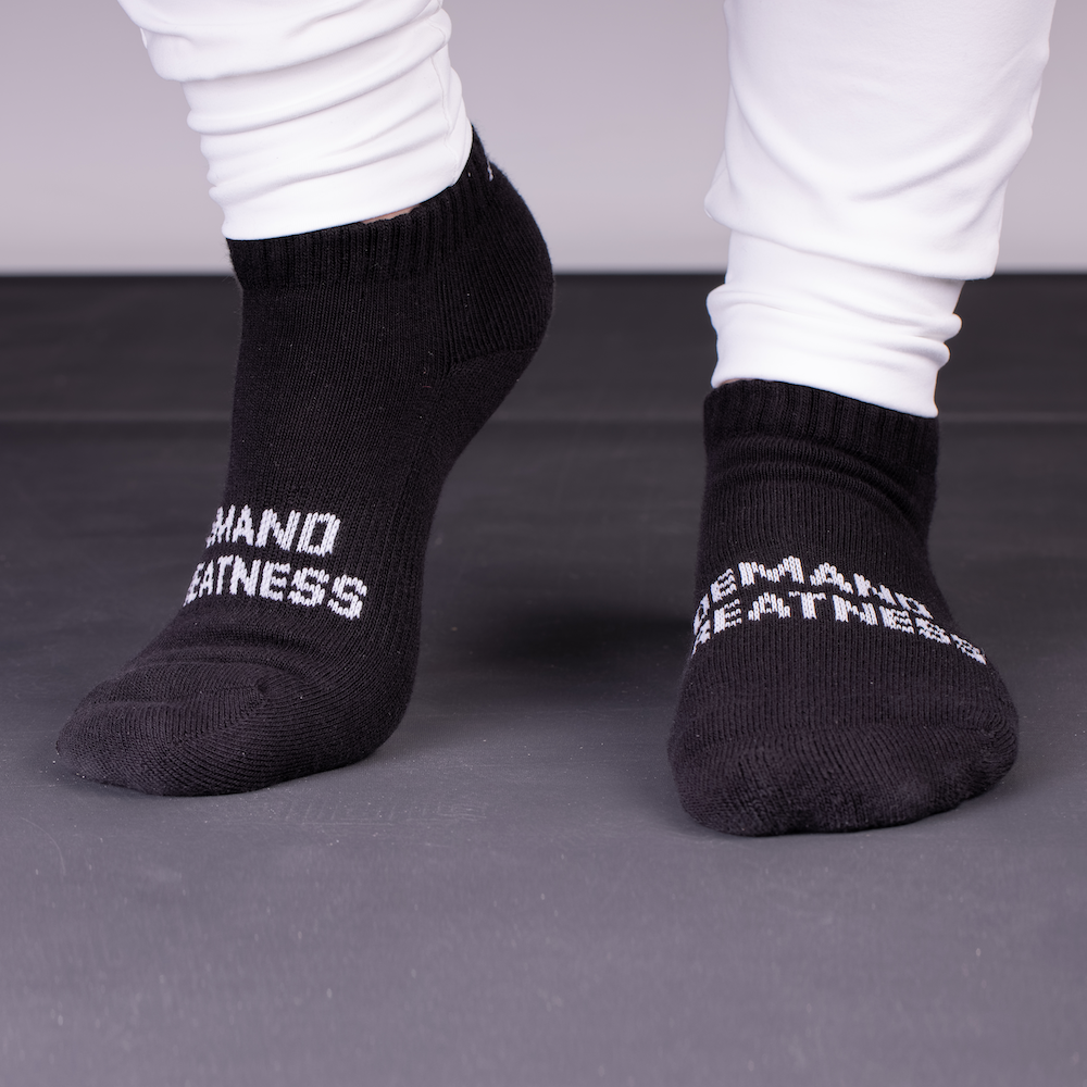 Your feet are important and durable deadlift socks are just as importing when doing SBD. These deadlift socks have compression benefits and arch support as well as being IPF Approved with their IPF approved logo. These deadlift socks are perfect for Powerlifring, weightlifting, strongman and all your strength sports needs Shipping to Europe and the UK, Norway, Switzerland and Iceland.